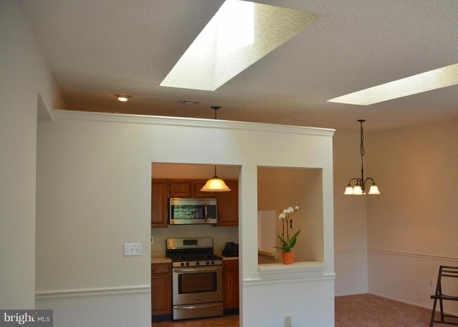 Primary Photo - 74 Lehavre Ct