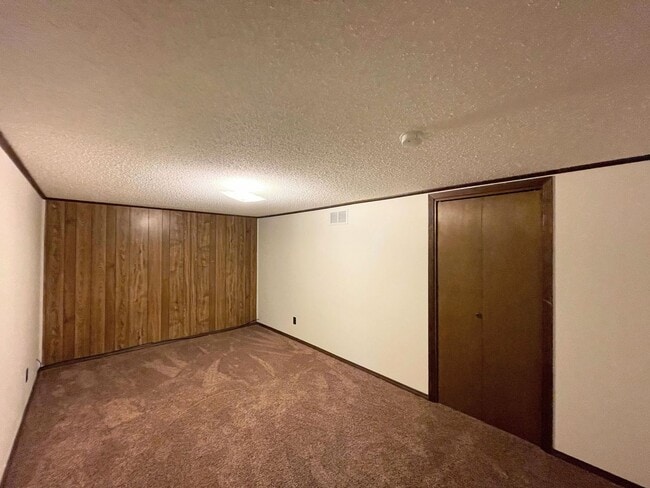 Building Photo - Comfortable 3 Bedroom 2 Bath House in Beau...