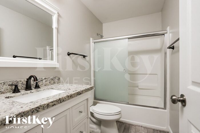 Building Photo - 1014 Glengarry Dr