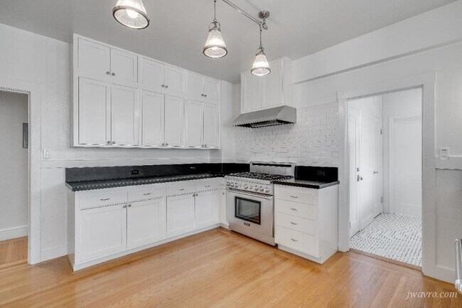 Building Photo - 1353 Filbert St