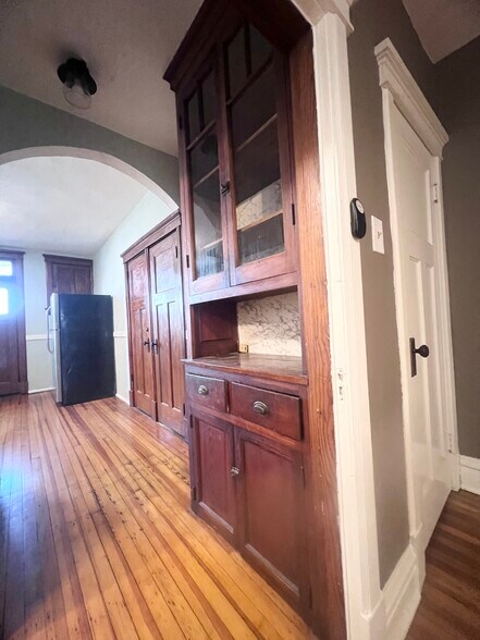 Building Photo - 4221 Botanical Ave