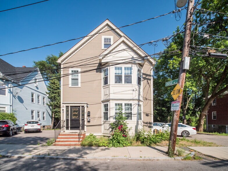 Building Photo - 145 Murdock St