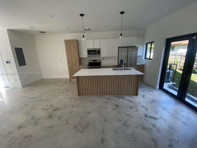 Building Photo - 6233 NW 20th Ave