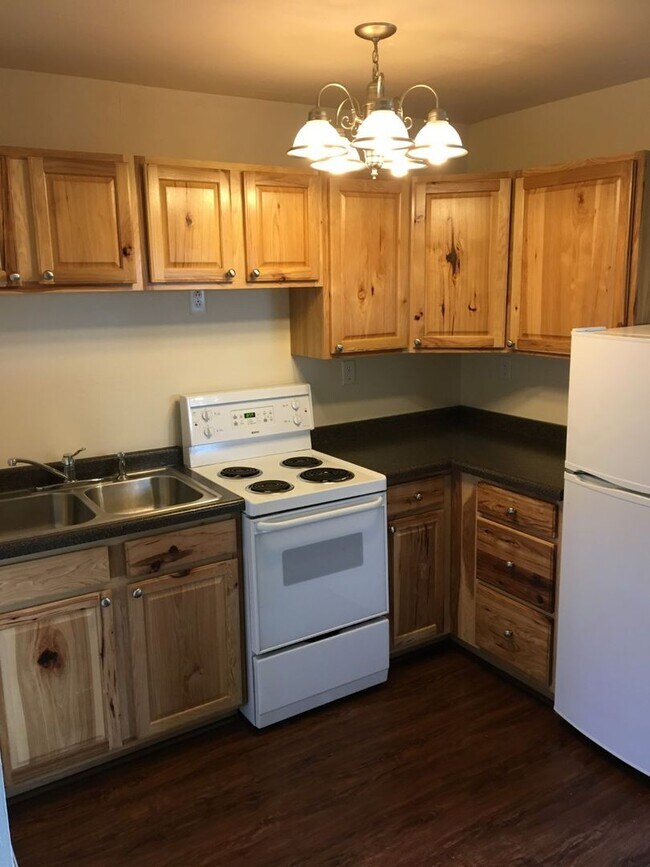 Building Photo - 2511 Skeels Ave