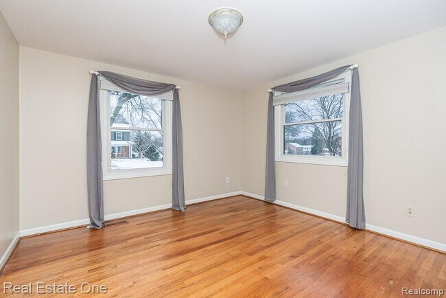 Building Photo - 732 Rutgers Rd