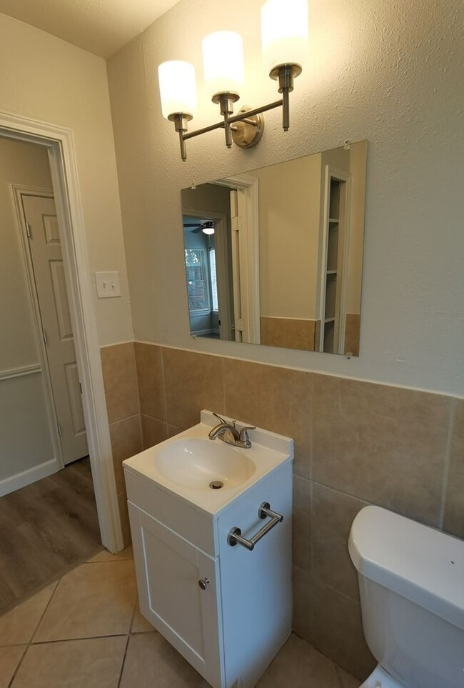 Building Photo - 4 Bedroom 2 bath in Valley High