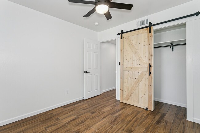 Building Photo - 470 Brian Cir