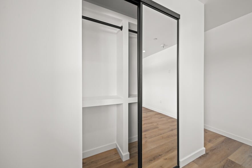 Building Photo - 6053 Craner Ave