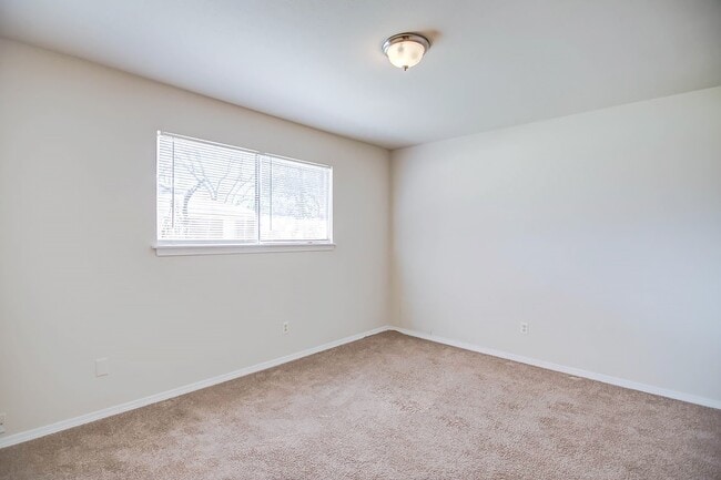 Building Photo - 1407 Akron Dr