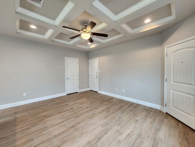 Building Photo - Large Fenced in Backyard in NBISD /Walk to Kraft Park /  Fridge Included  / Pet Friendly / Off Co...