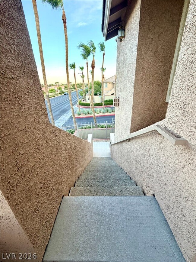 Building Photo - 9901 Trailwood Dr