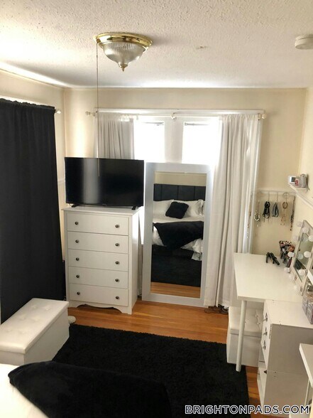 Building Photo - 62 Brock St