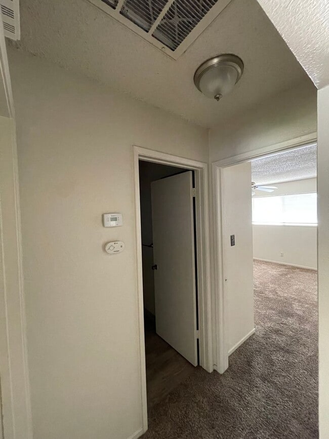 Building Photo - 291 W Alexander Ave