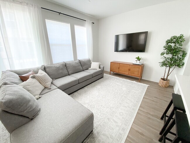 Building Photo - 365 Fitzpatrick Rd