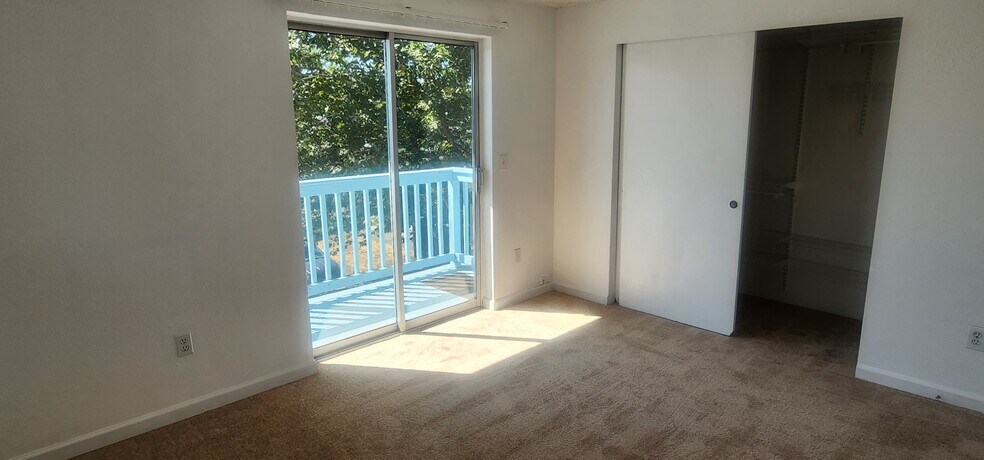 Balcony - 4304 S Cedar St