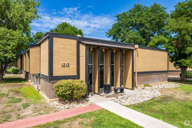 Building Photo - Shores at Lakeview