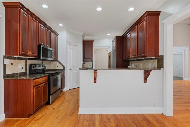 Building Photo - 3630 Amherst Dr