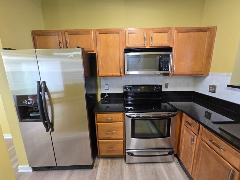 Building Photo - 4612 Milfax Rd