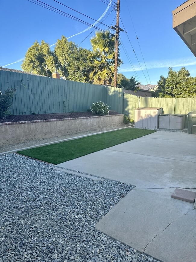 Building Photo - 529 W Santa Barbara St