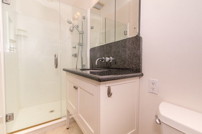 Building Photo - Charming 3 Bed/2 Bath Home in Bird Rock/ La Jolla- 1 Block from the Ocean!