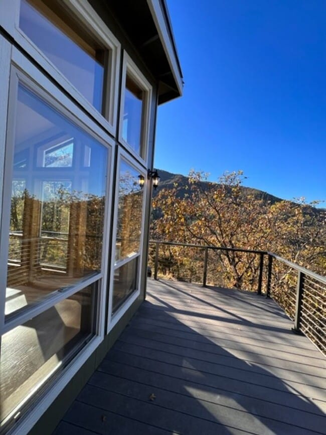 Building Photo - STUNNING VIEWS from this 3 bedroom, 2 bath home | Available February