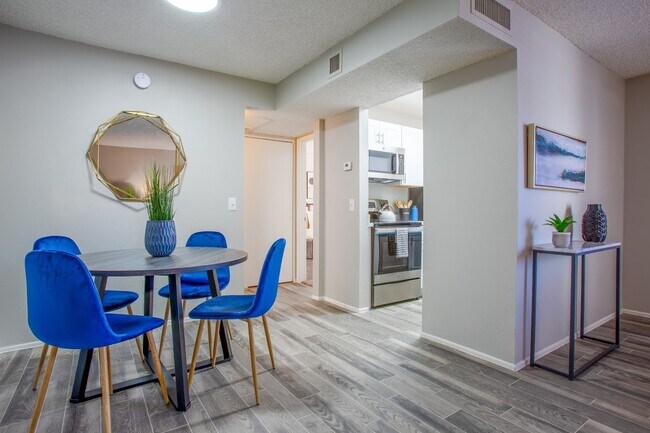 Building Photo - The Vintage Apartments