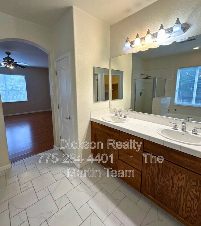 Building Photo - 7121 Crest Hill Dr