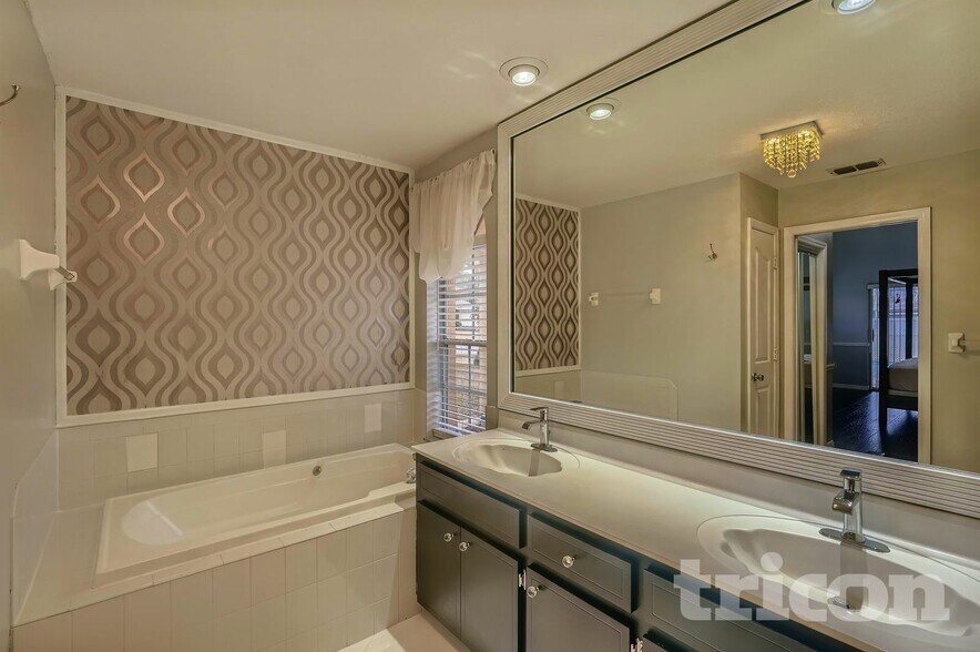 Building Photo - 1093 Dunlap Ave