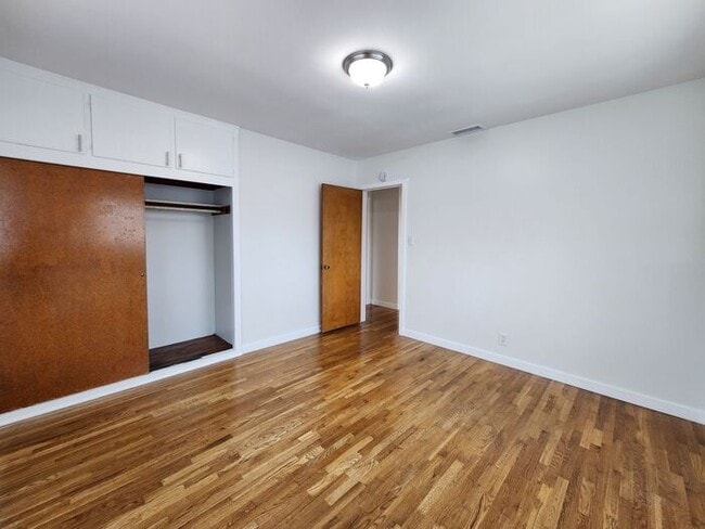 Building Photo - ** Stunning Dream 3 BD / 2 BA HOME w/ Doub...