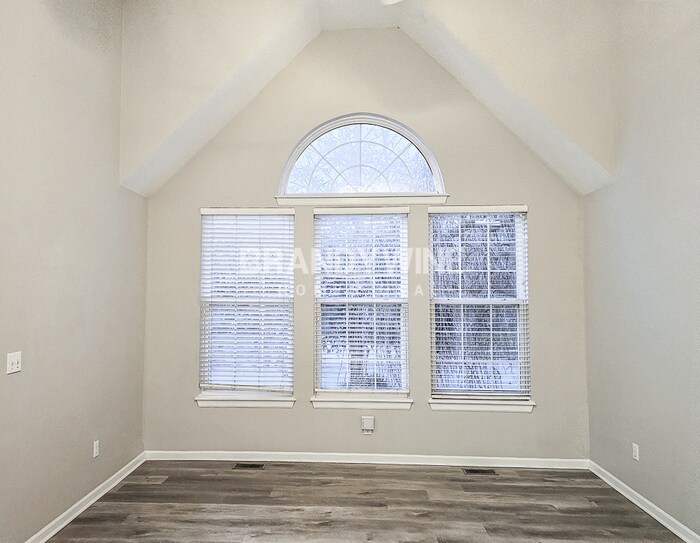 Building Photo - 13313 Redwood Ln