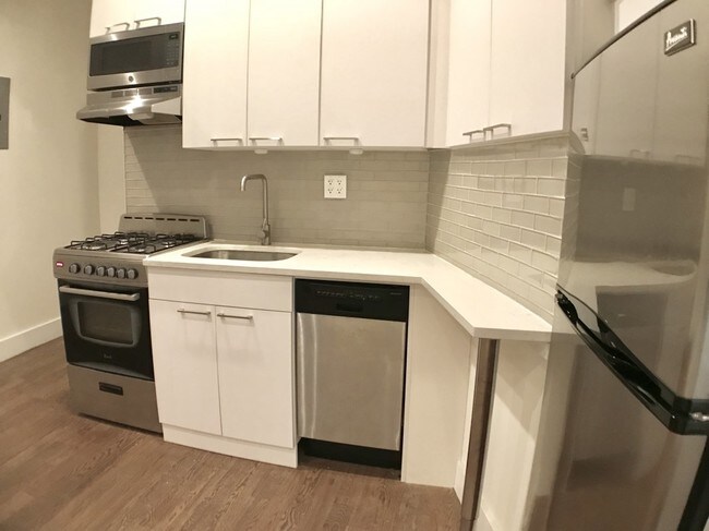 Building Photo - 975 Washington Ave