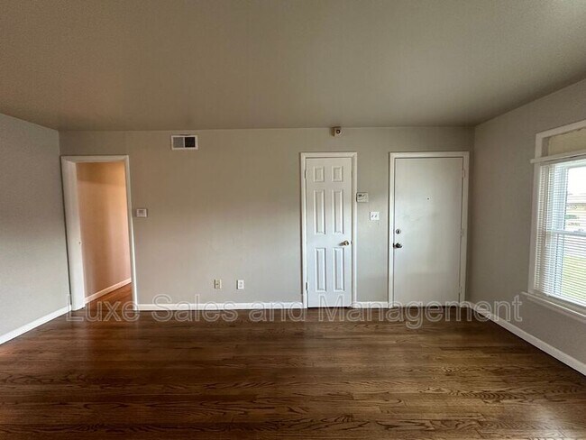 Building Photo - 133 W. Jarman Drive