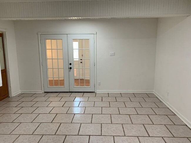 Building Photo - Recently Renovated Home Near Texas Tech Un...