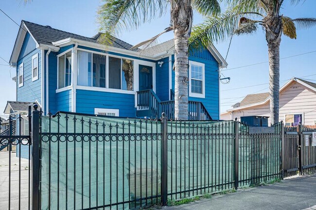 Building Photo - 1218 84th Ave