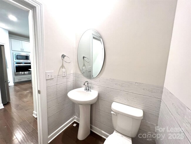 Building Photo - 216 Emmett Dr