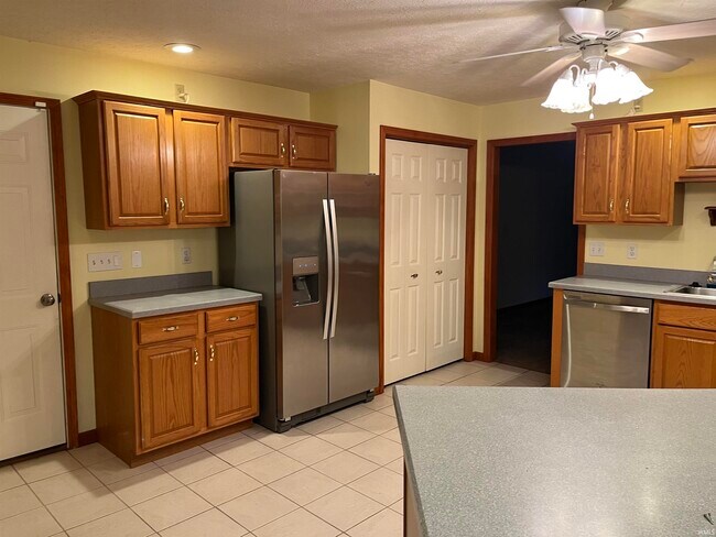 Building Photo - 6655 Oak View Ct