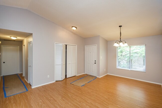 Building Photo - Clean and Neat Single Family Home