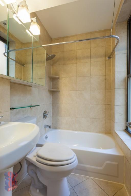 Building Photo - 345 E 5th St