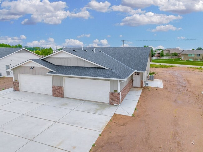 Building Photo - 12717 W Cowboy St