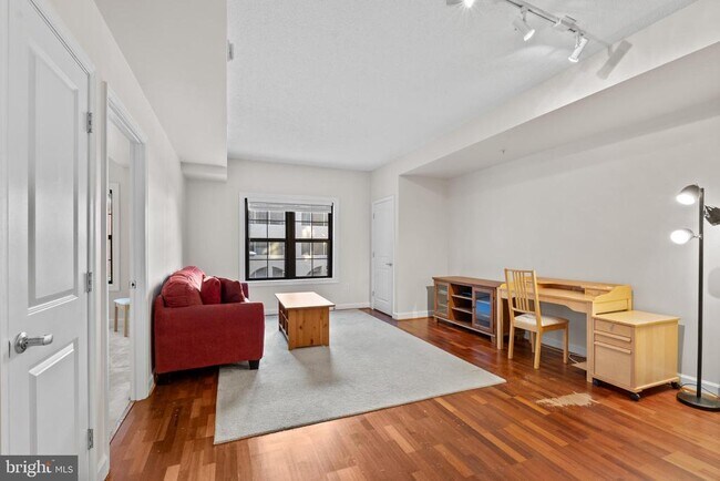 Building Photo - 1111 25th St NW