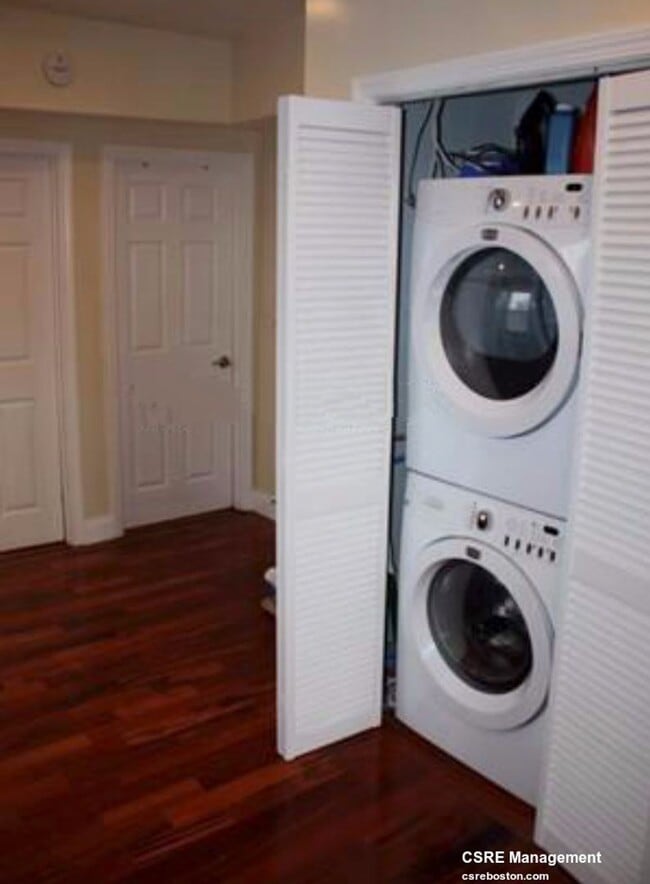 Building Photo - nice 3 bed in South End