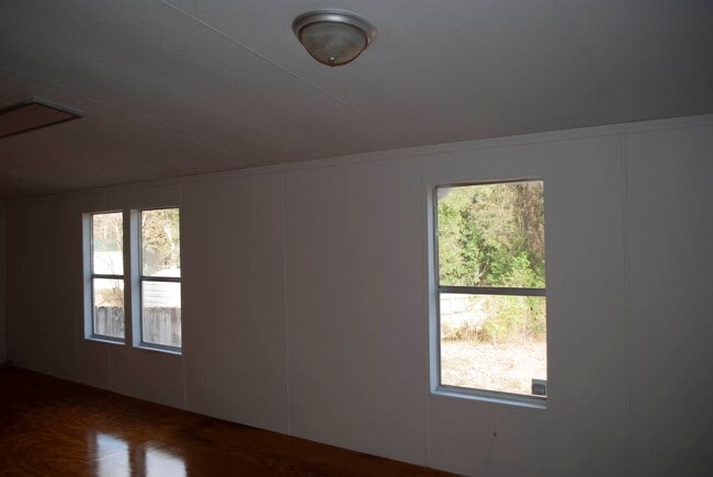 Building Photo - 3 bed 2 bath Tallahassee Home for Rent