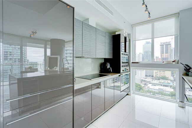 Building Photo - 1080 Brickell Ave