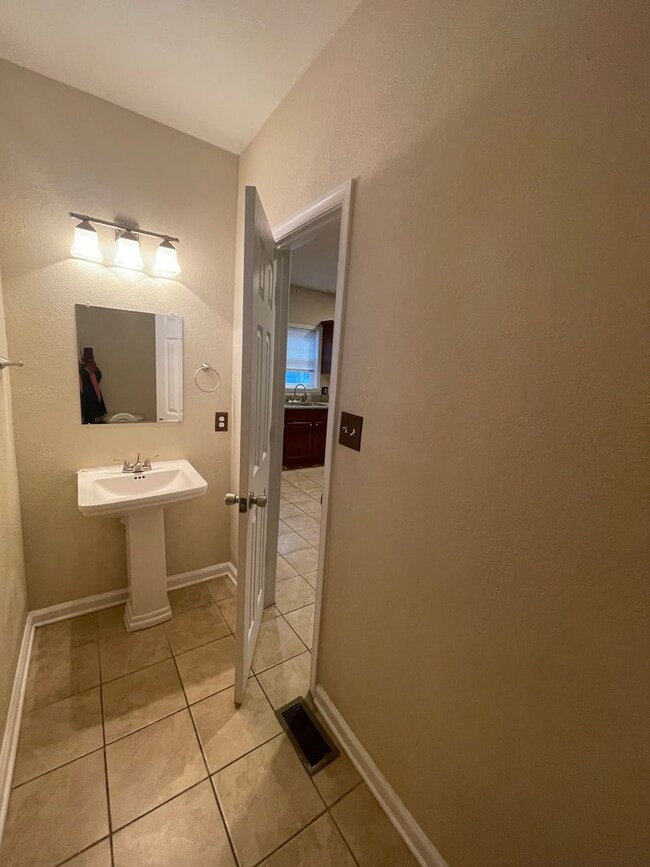 Building Photo - Chesterfield Heights