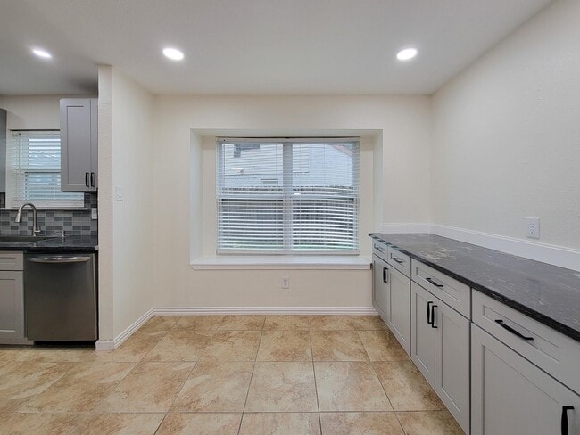 Building Photo - 10010 Sagecanyon Dr