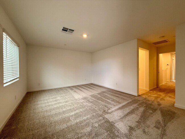 Building Photo - BRAND NEW 3 BED 2.5 BATH 2 BALCONY 2 CAR GARAGE TOWNHOUSE IN HENDERSON FOR RENT!!