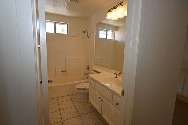 Building Photo - Immaculate 2 story 3 bedroom 2.5 bath house in Laguna Niguel