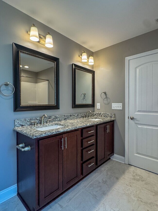 Building Photo - Beautiful 4 Bed 2.5 Bath Home in North Fayetteville