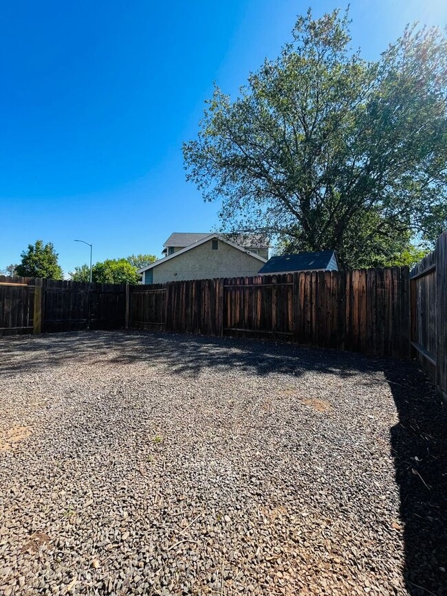 Building Photo - Available NOW! Beautiful House on a Cul-De-Sac