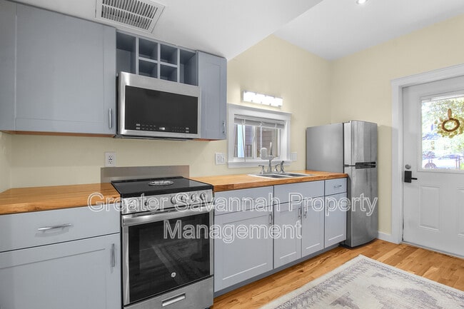 Building Photo - 1206 E 48th St
